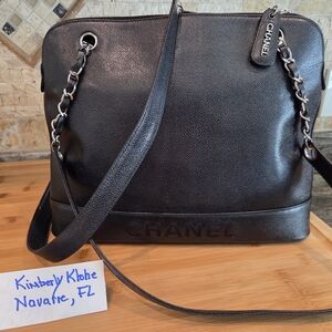 Chanel Elegant Black Leather Shoulder Bag